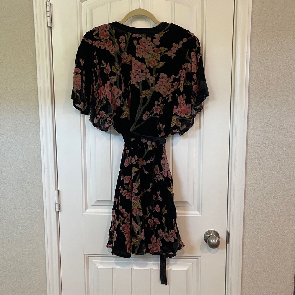 Like new! Bishop + Young floral velvet tunic